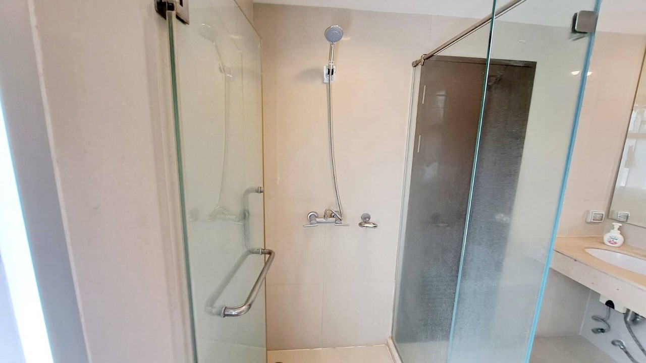 Photo of Bathroom in Khlong Toei Nuea