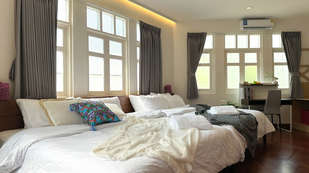 Photo of Bedroom in Pom Prap Sattru Phai