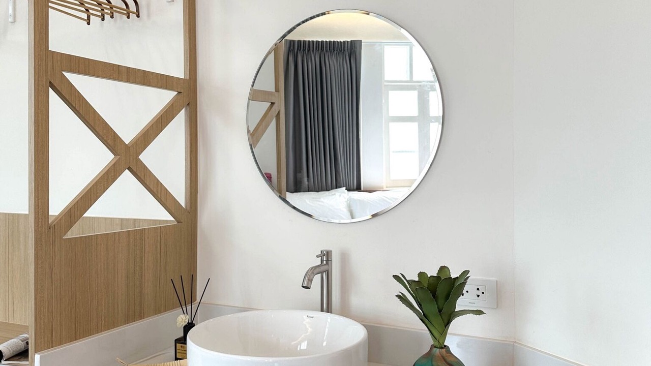 Photo of Bathroom in Pom Prap Sattru Phai