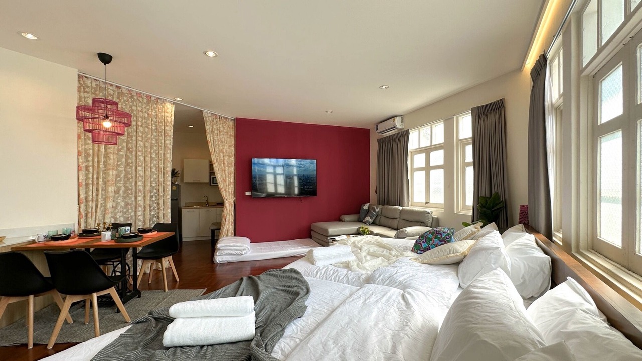 Photo of Bedroom in Pom Prap Sattru Phai