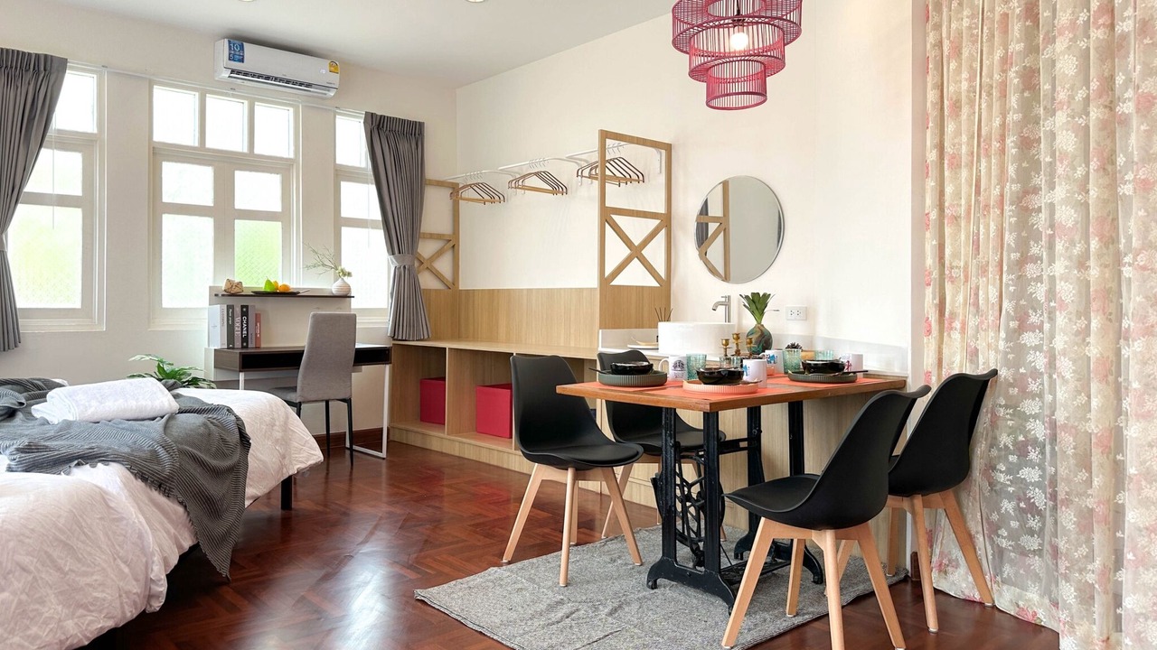 Photo of Bedroom in Pom Prap Sattru Phai