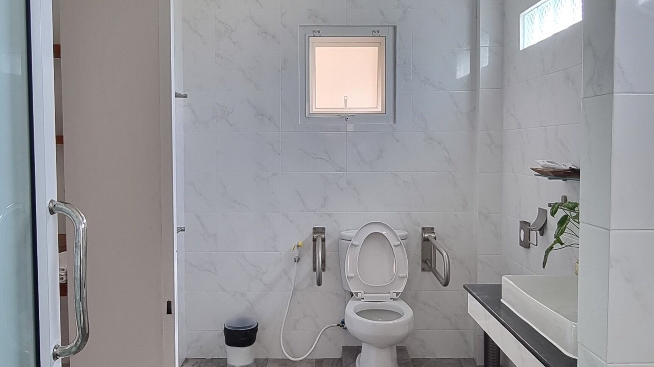 Photo of Bathroom in Pak Nam Pran
