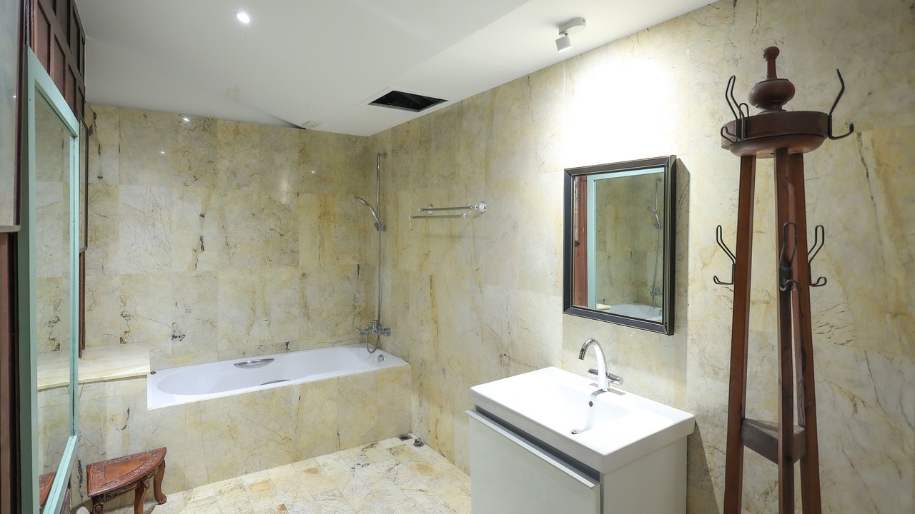 Photo of Bathroom in Saraphi
