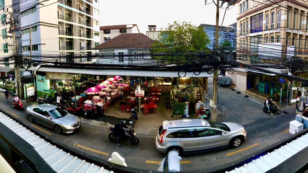 Photo of Outdoor in Din Daeng