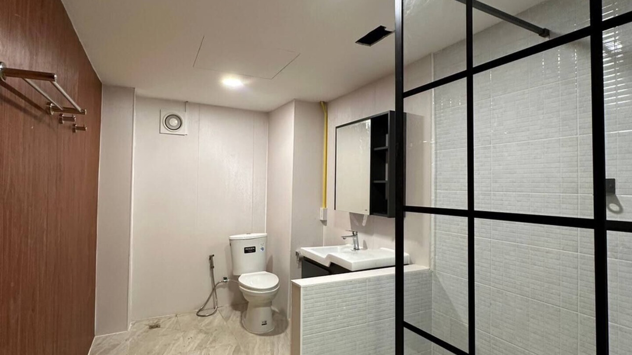 Photo of Bathroom in Pom Prap