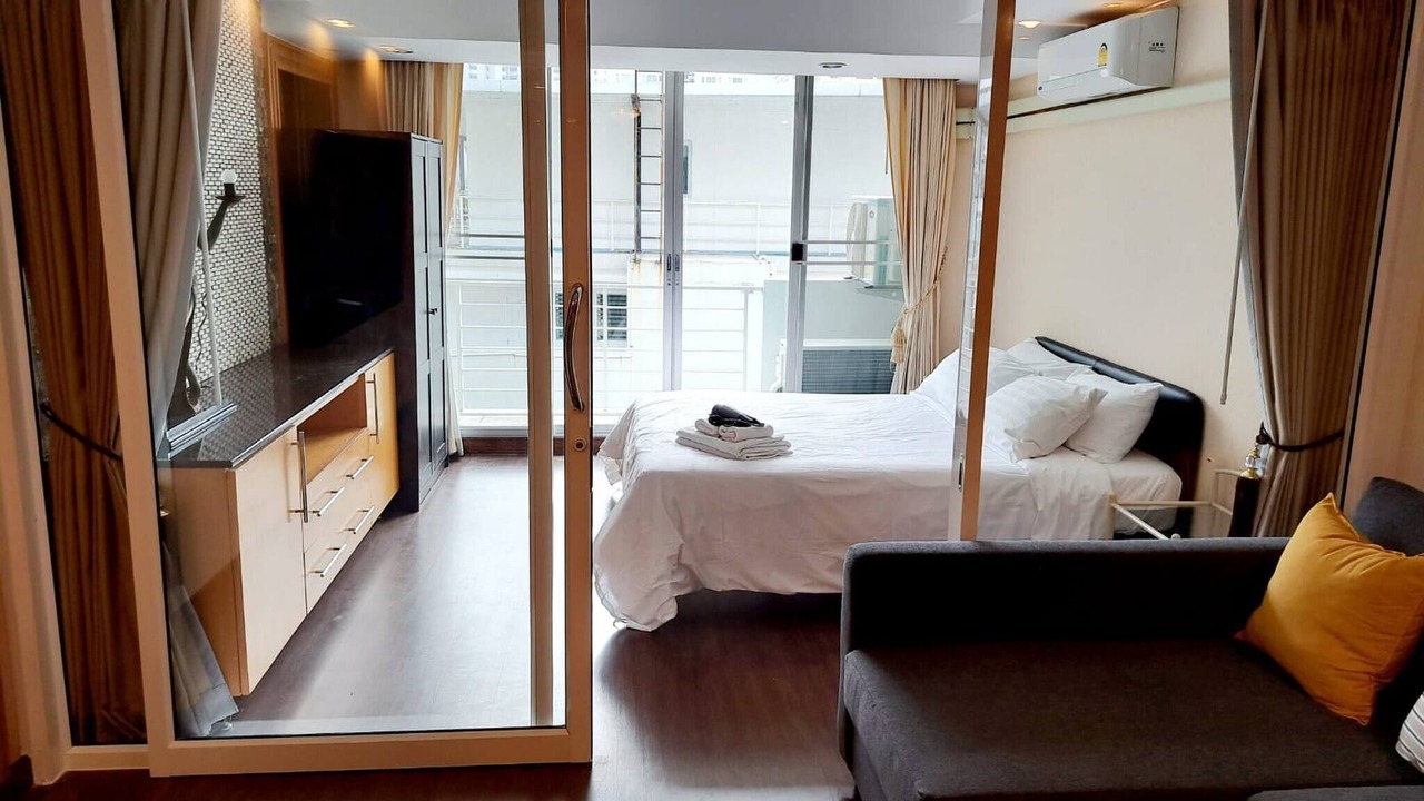 Photo of Bedroom in Khlong Toei Nuea