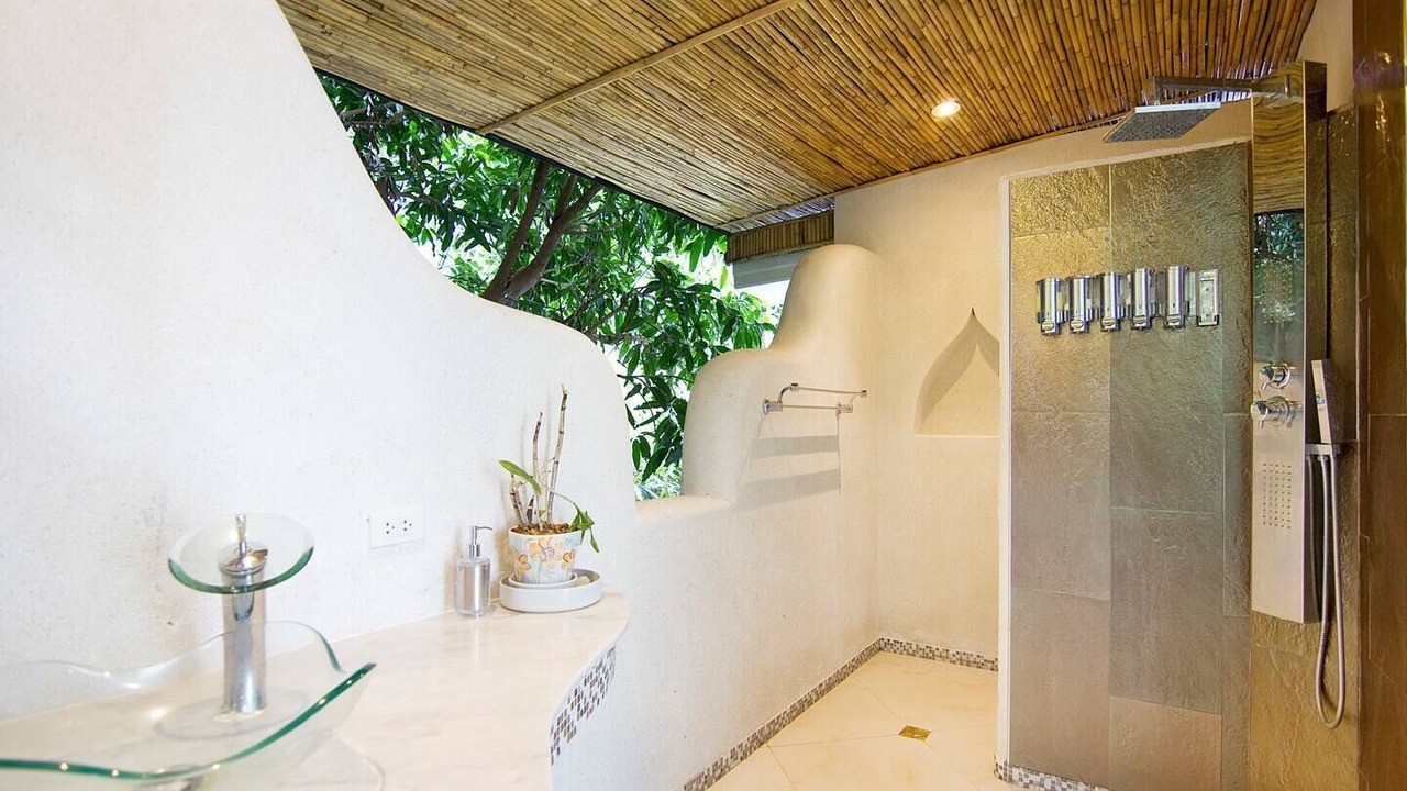 Photo of Bathroom in Maret