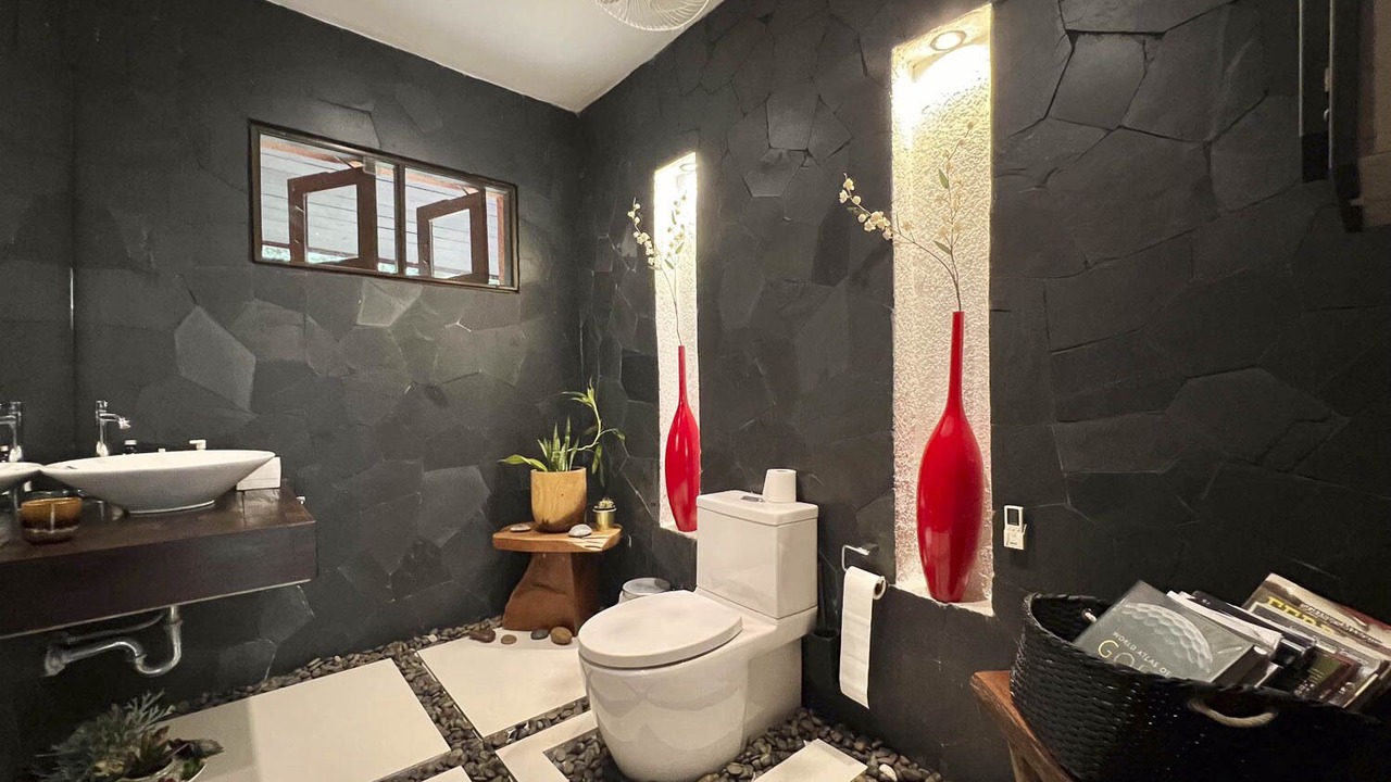Photo of Bathroom in Old City