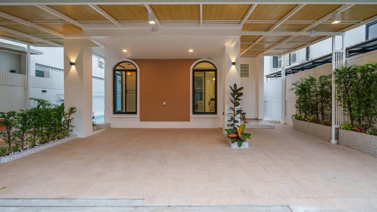 Photo of Patio Balcony in Khlong Tan Nuea