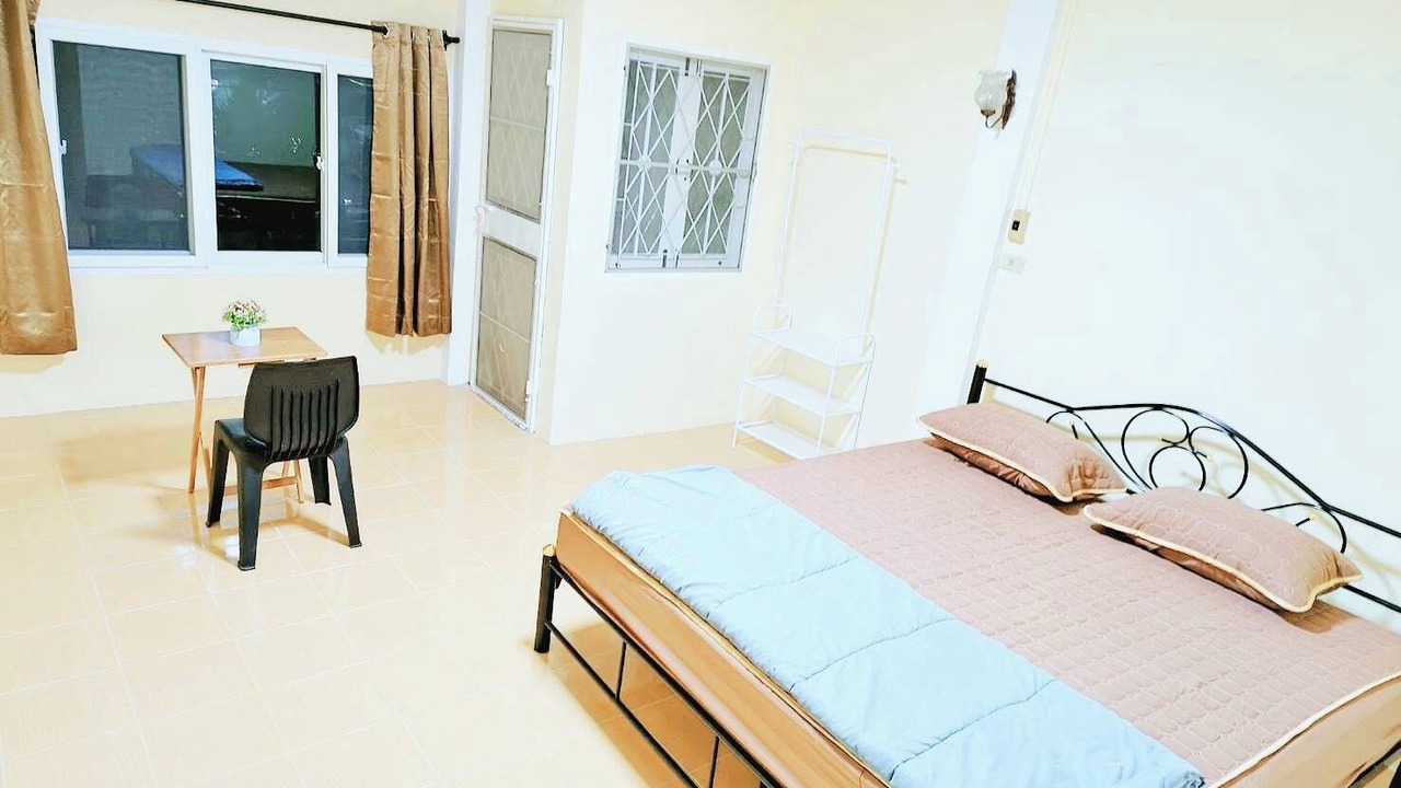 Photo of Bedroom in Khanna Yao
