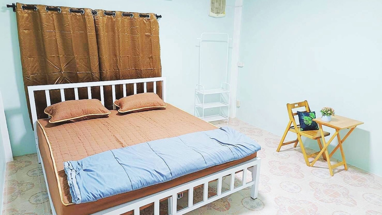 Photo of Bedroom in Khanna Yao
