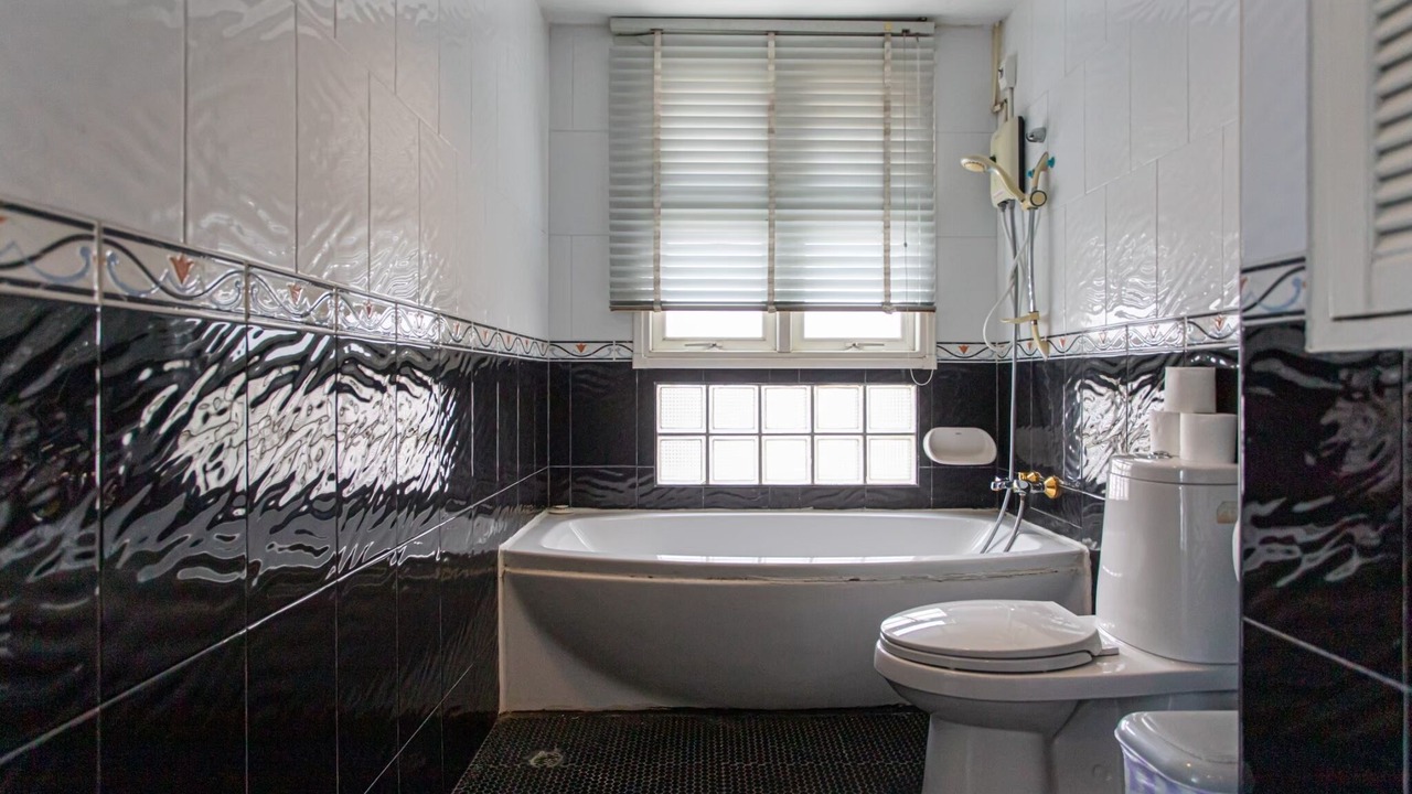Photo of Bathroom in Phahonyothin