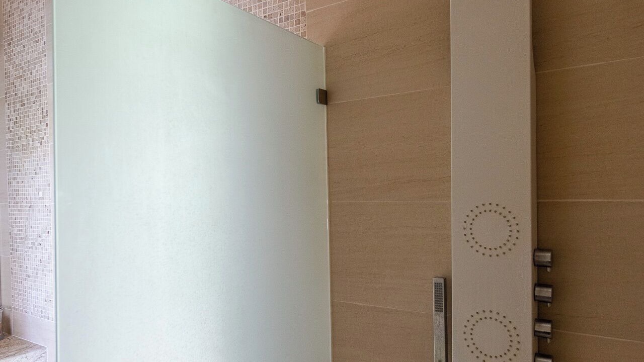 Photo of Bathroom in Maret