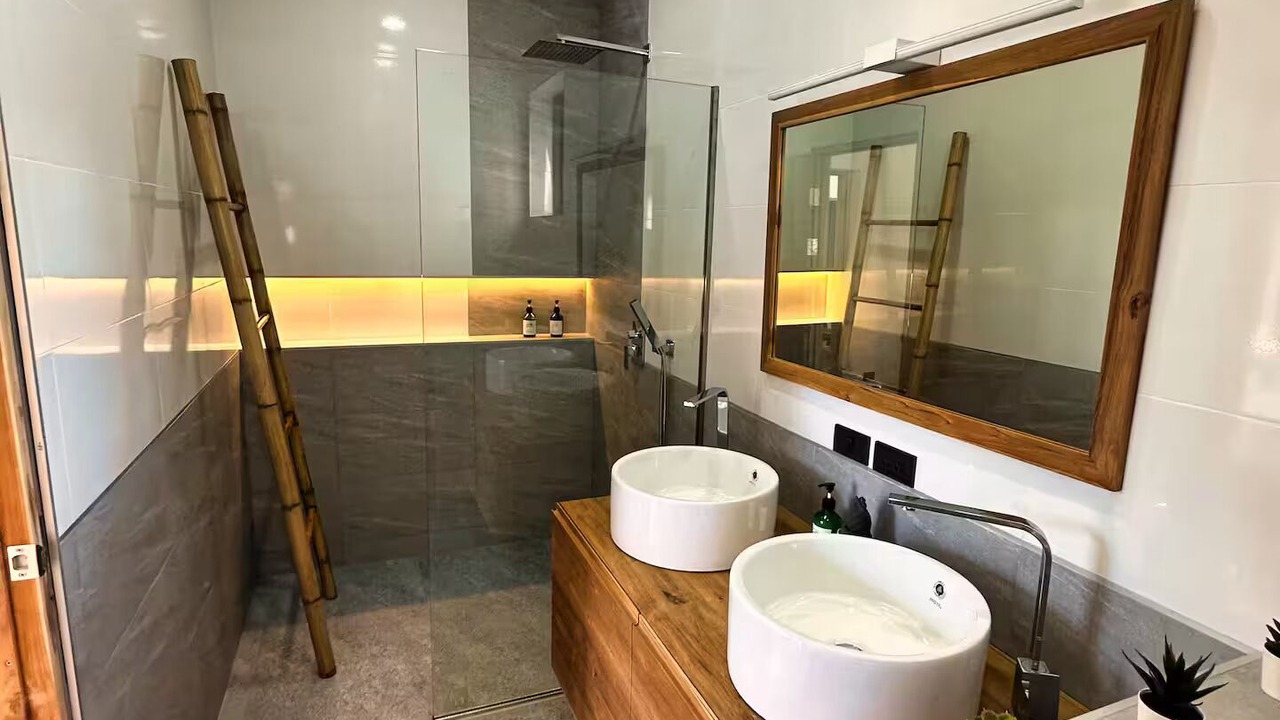 Photo of Bathroom in Maret