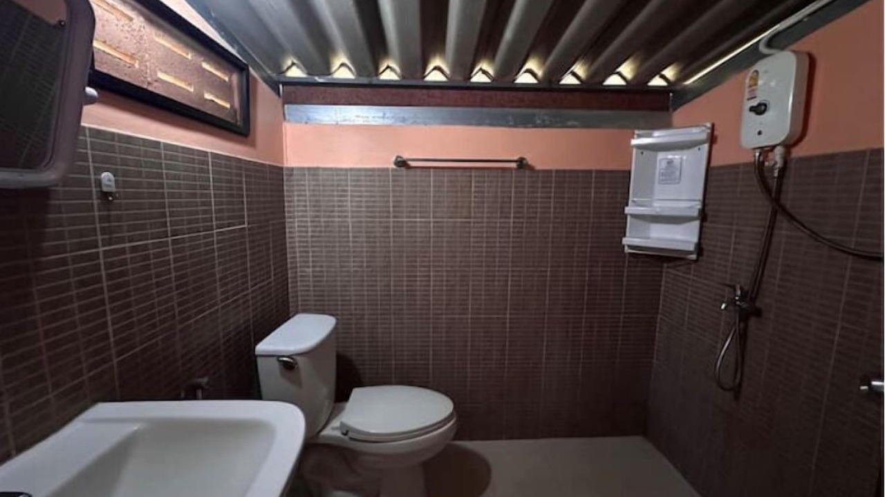 Photo of Bathroom in Wok Tum