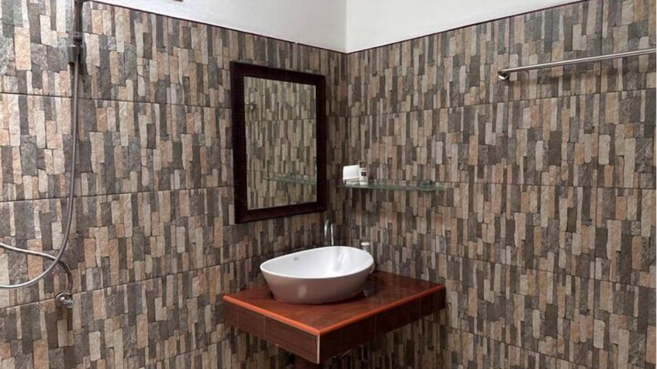 Photo of Bathroom in Wok Tum