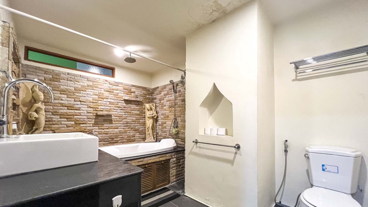Photo of Bathroom in Wat Ket