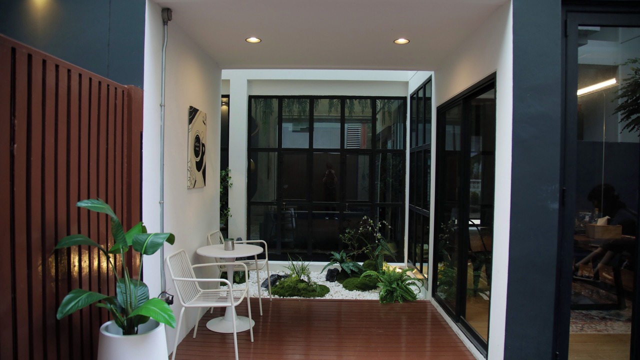 Photo of Patio Balcony in Phra Khanong Nuea
