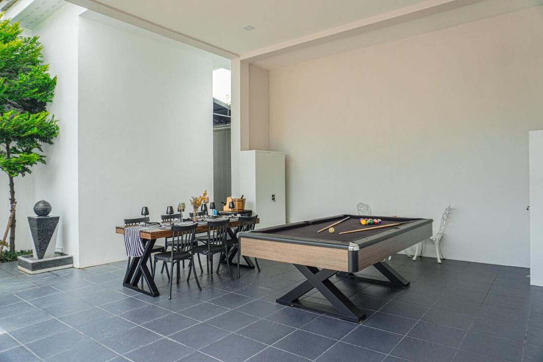 Photo of Others in Pong