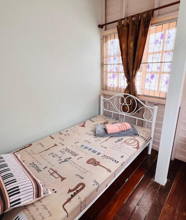 Photo of Bedroom in Wat Bowon Niwet