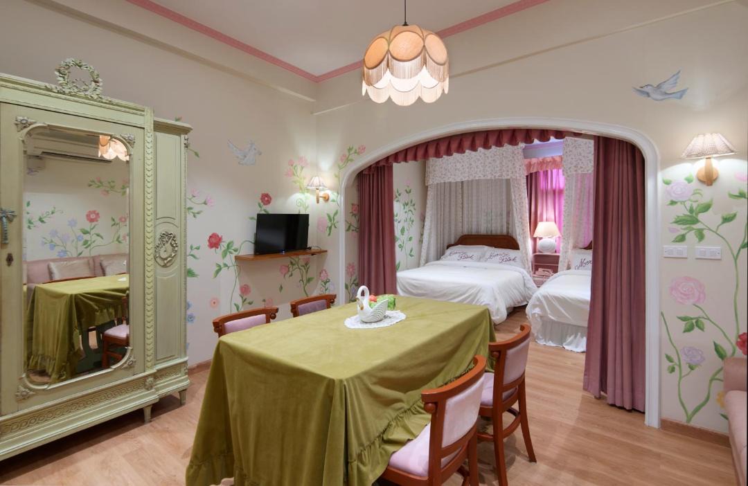 Photo of Bedroom in Thanon Phetchaburi