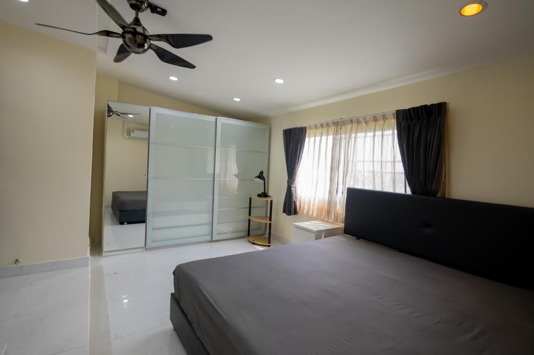 Photo of Bedroom in Phra Khanong Nuea
