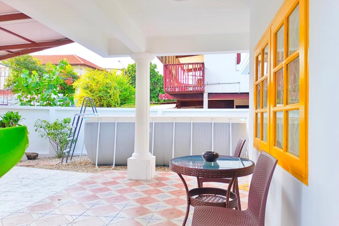 Photo of Patio Balcony in Phra Khanong Nuea