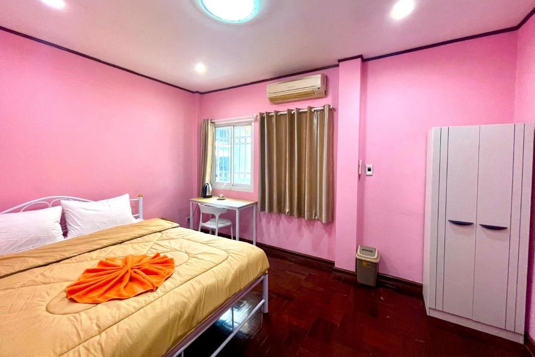 Photo of Bedroom in Phra Khanong Nuea