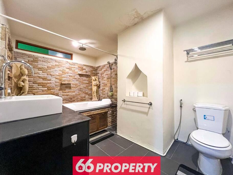 Photo of Bathroom in Wat Ket