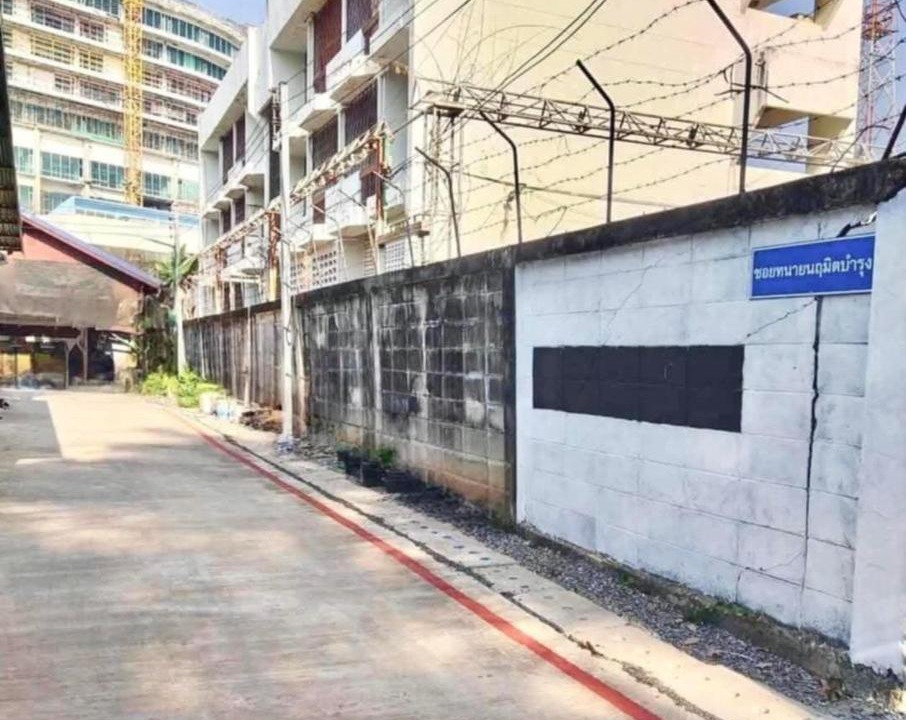 Photo of Buildings in Tha Bo