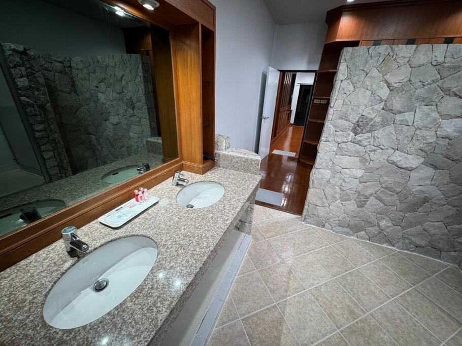 Photo of Bathroom in Tha Thaewawong