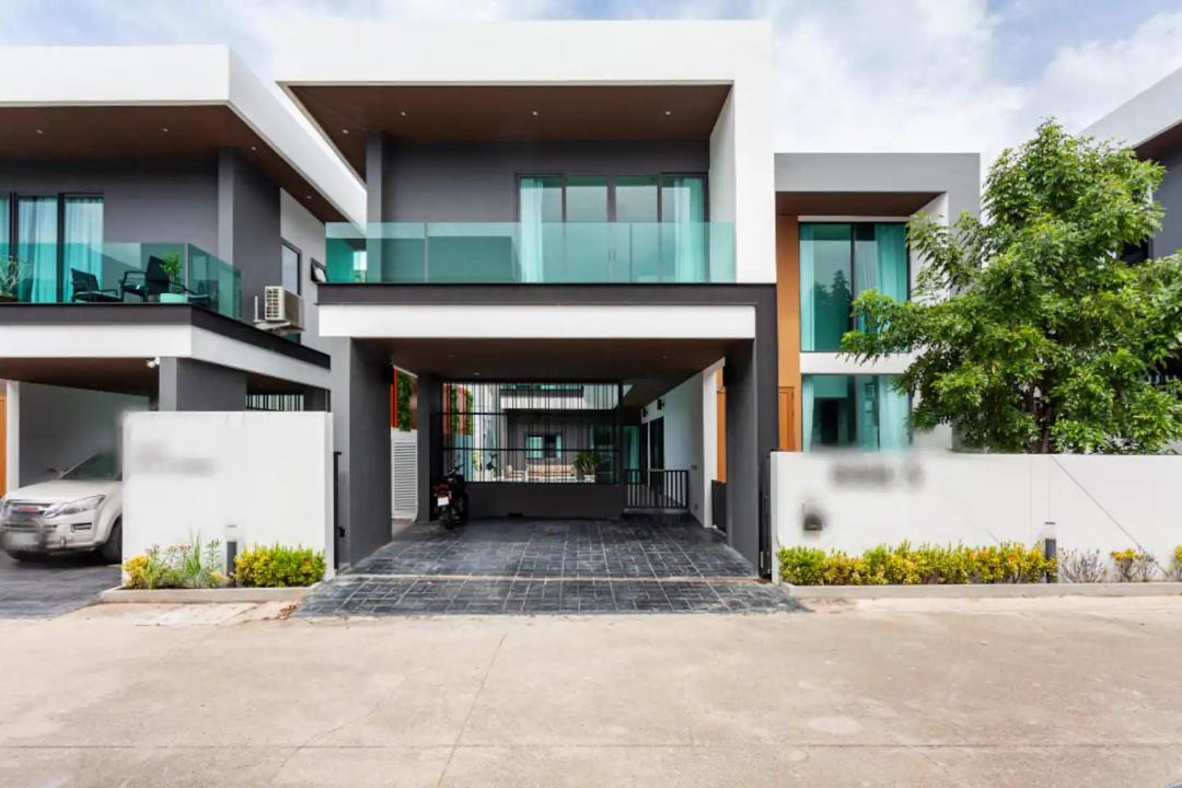 Photo of Buildings in Nong Prue