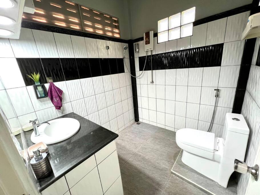 Photo of Bathroom in Maret