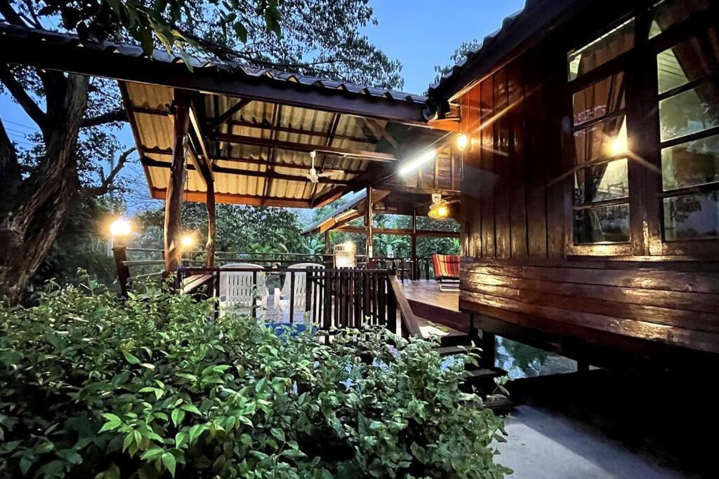Photo of Buildings in Huai Thap Than