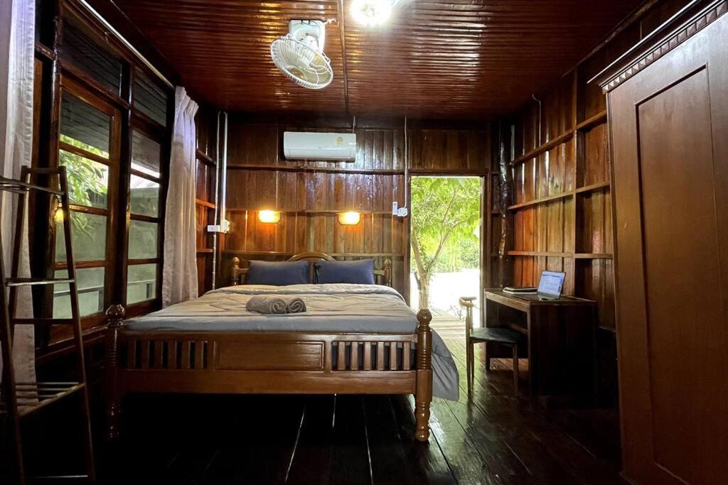 Photo of Bedroom in Huai Thap Than