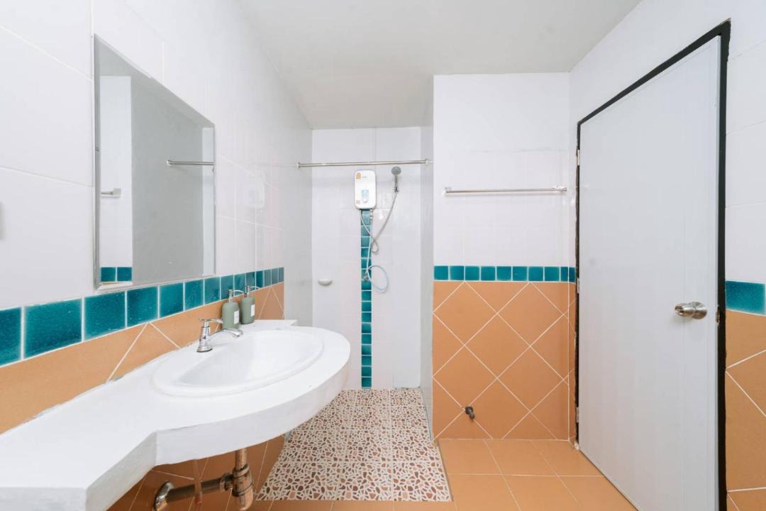 Photo of Bathroom in Khuekkhak