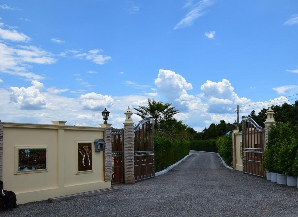 Photo of Buildings in Saraphi