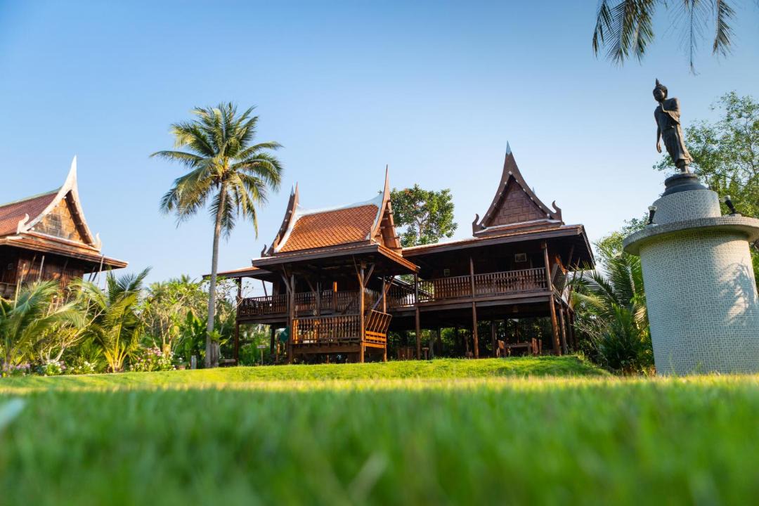 Photo of Buildings in Damnoen Saduak