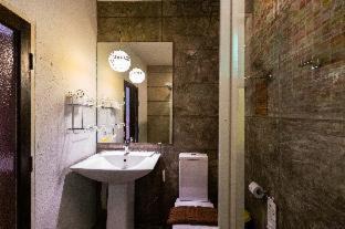 Photo of Bathroom in Old City