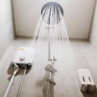 Photo of Bathroom in Pom Prap Sattru Phai