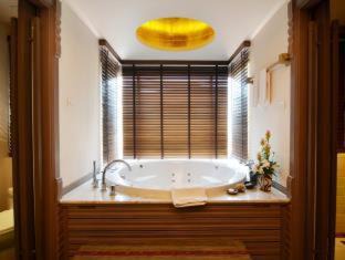 Photo of Bathroom in Old City