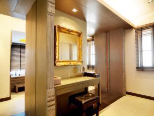 Photo of Bathroom in Old City