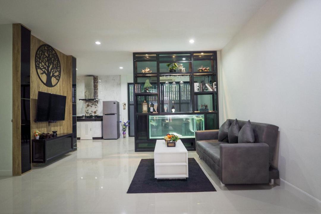 Photo of Livingroom in Na Mom