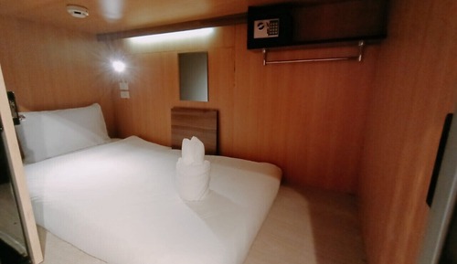 Mixed Dormitory with Shared Bathroom (Separate Men's and Women's / Floor)