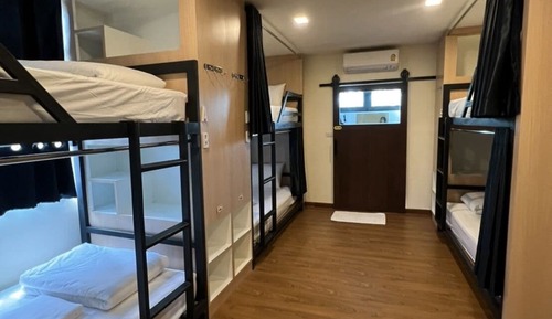 6 Bed Family room with Bathroom