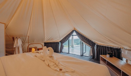 Room, Mountain View