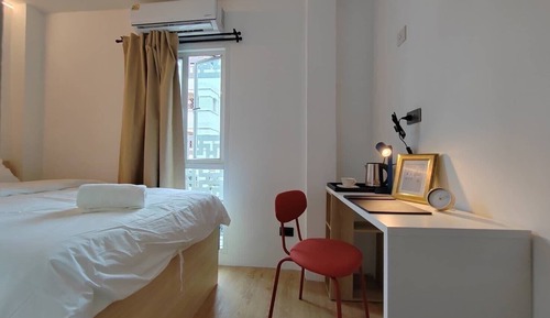 Compact Single Room with Window