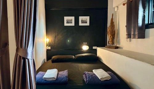 Queen Bed in Mixed Dormitory Room