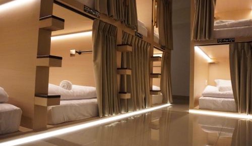 Single Bed in Mixed Dormitory Room