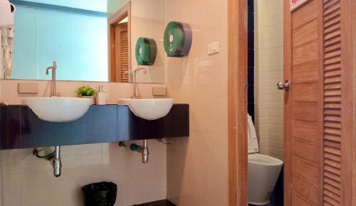 6-Bed Mixed Dormitory Room